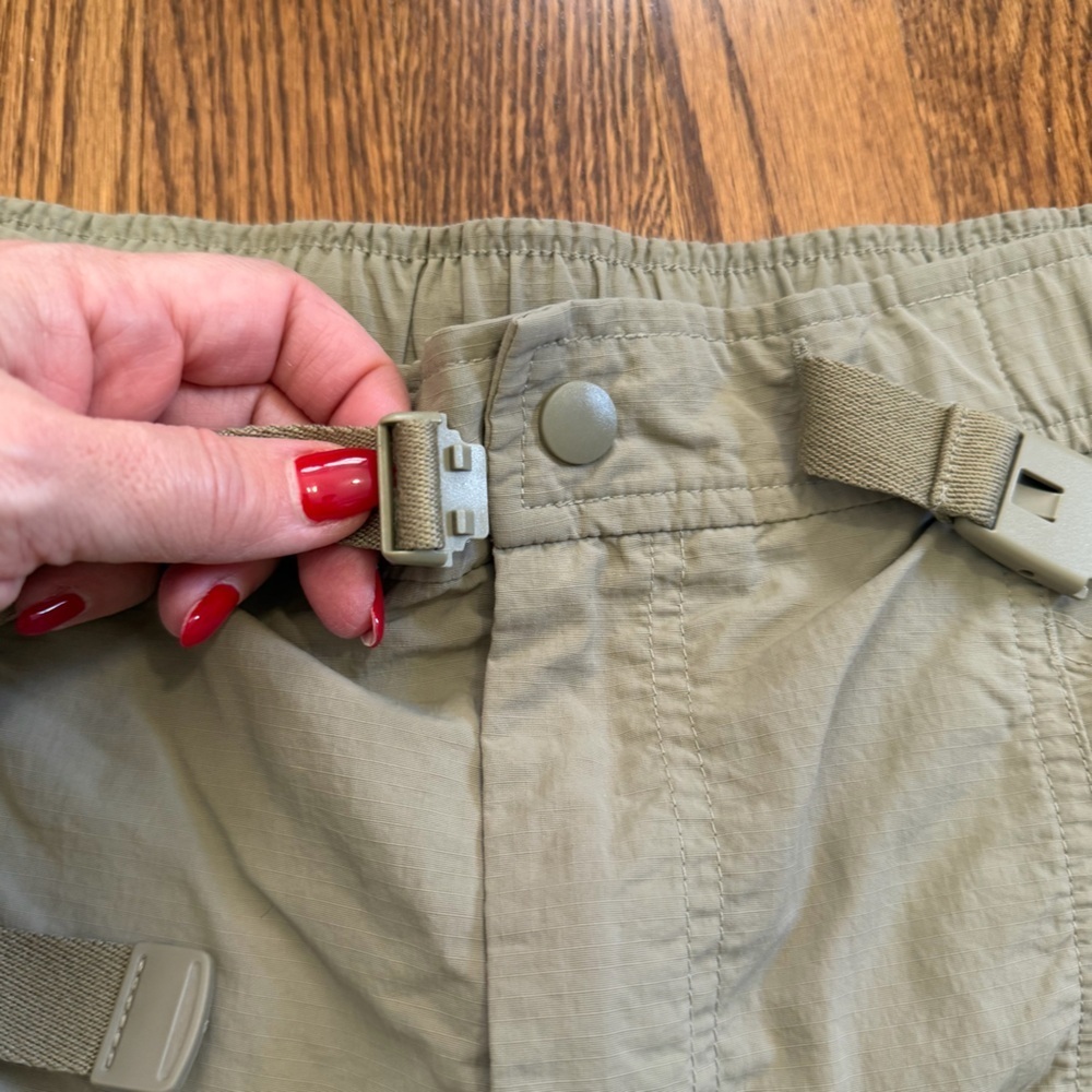 Eddie Bauer Khaki Utility Shorts Size Large - Picture 3 of 10